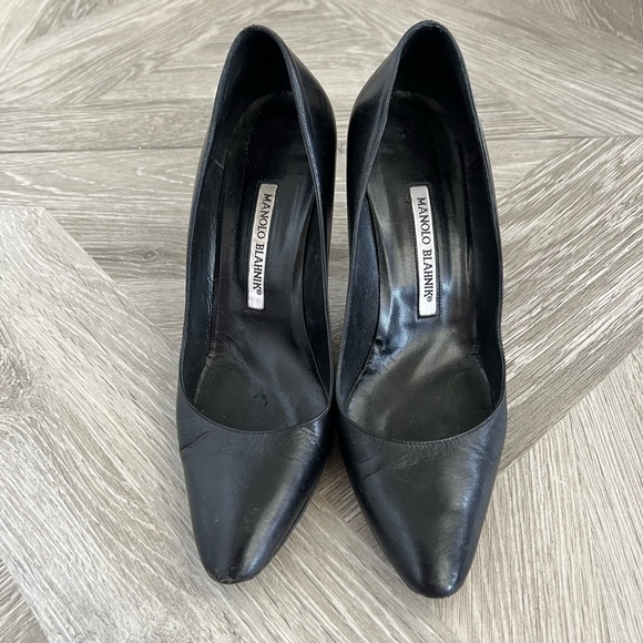 Manolo Blahnik Shoes - Manolo Blahnik size 37 black classic pump